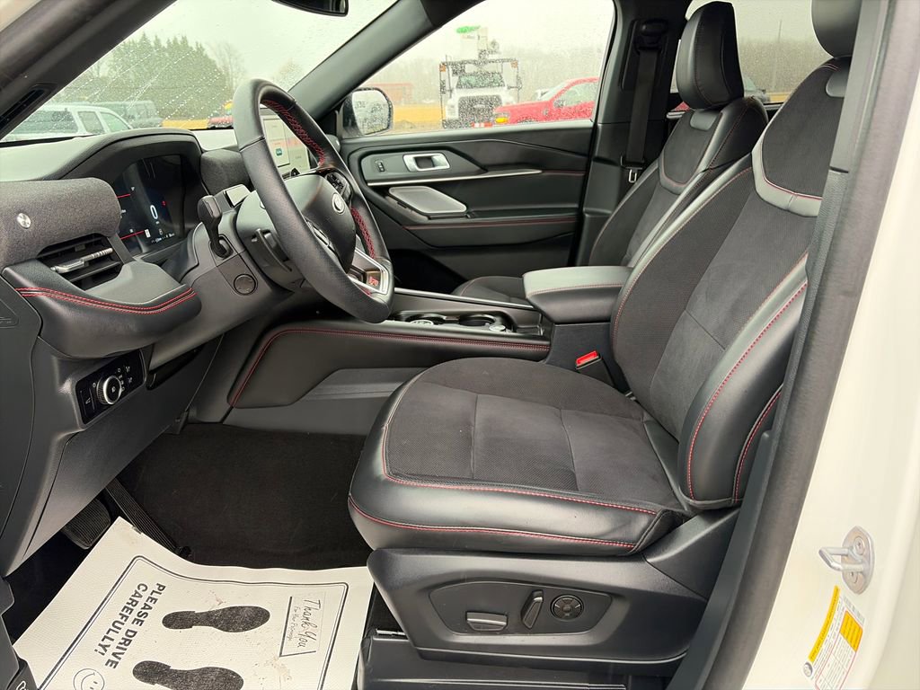 Used 2025 Ford Explorer ST image 18