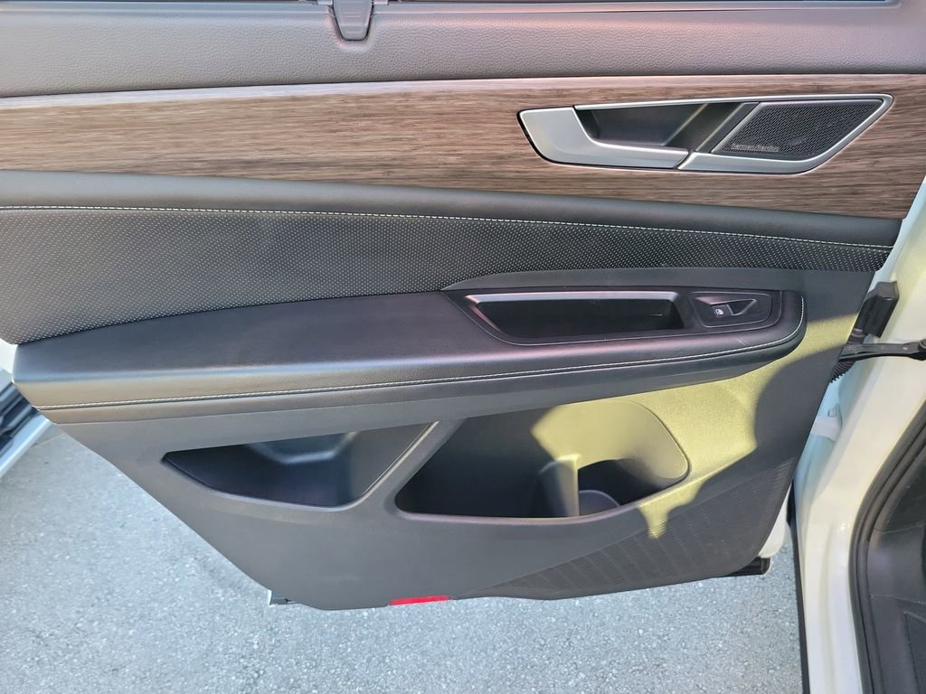 Certified 2024 Volkswagen Atlas SEL Premium R-Line image 11