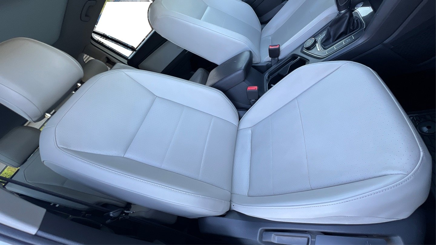 Used 2018 Volkswagen Tiguan SEL w/ 3rd Row Seat Package AWD/4WD image 21