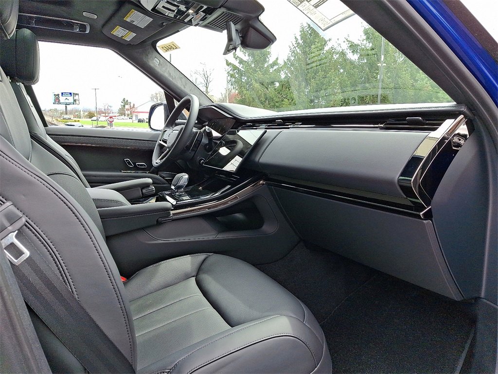 New 2025 Land Rover Range Rover Sport Autobiography image 4