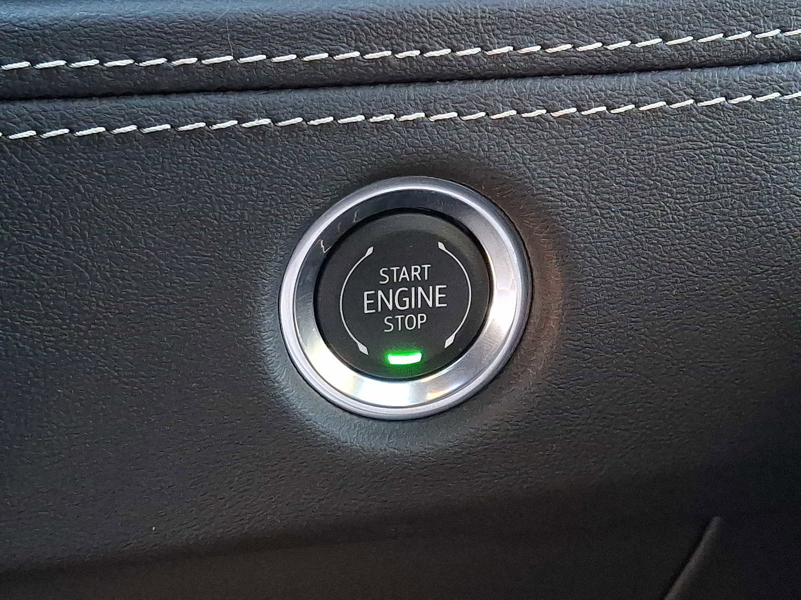 Certified 2025 Cadillac Escalade ESV Premium Luxury image 26