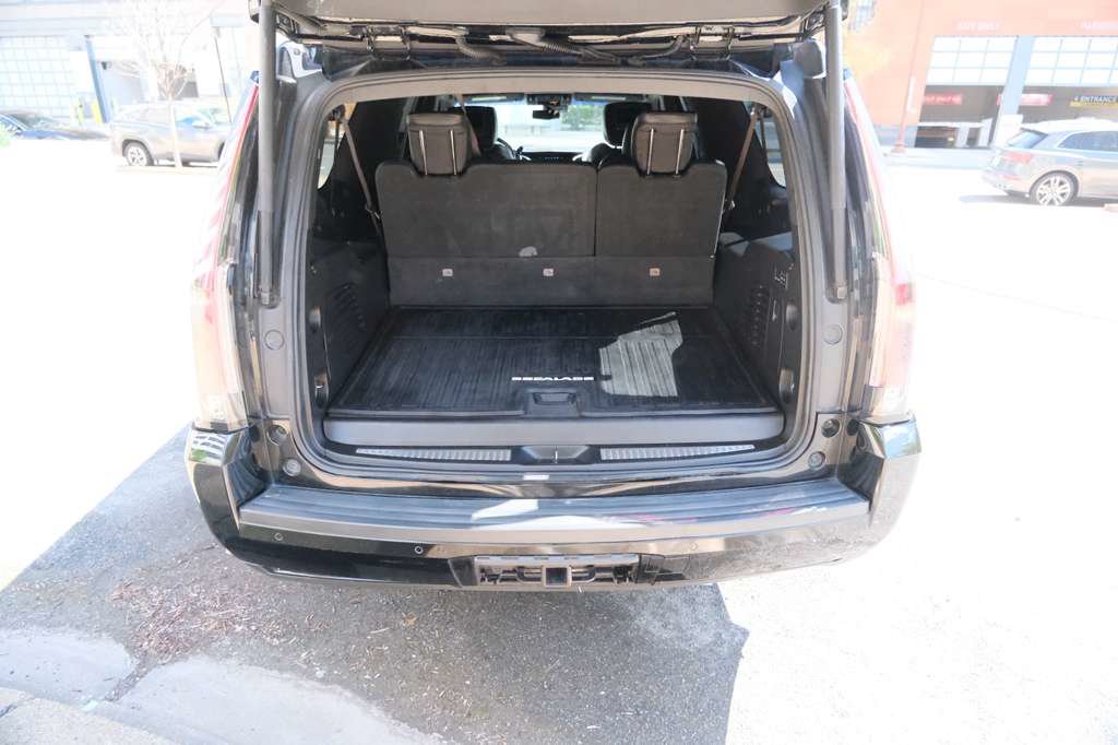 Used 2019 Cadillac Escalade ESV Platinum AWD/4WD image 10