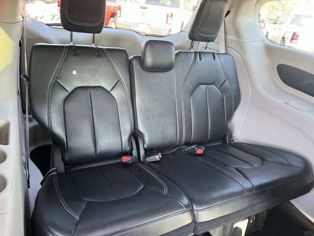 Used 2024 Chrysler Pacifica Limited FWD image 23