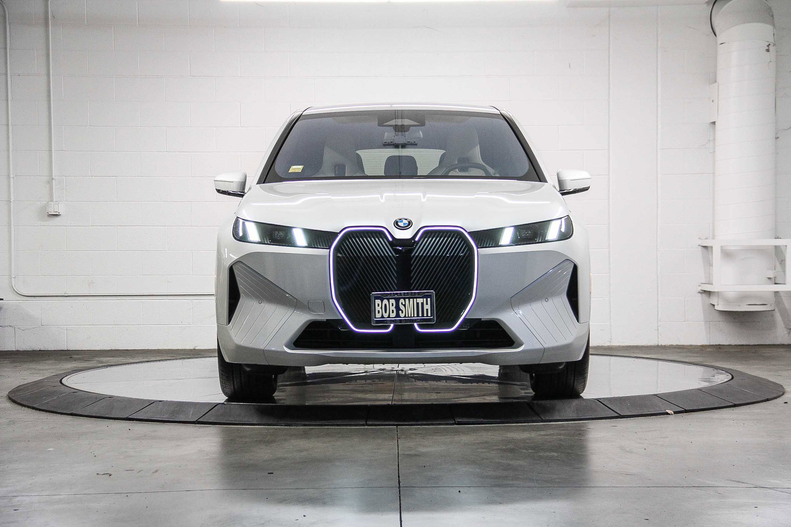 Used 2026 BMW iX xDrive45 w/ Premium Package image 2