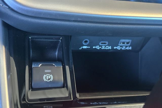 Used 2025 Subaru Outback Limited image 30
