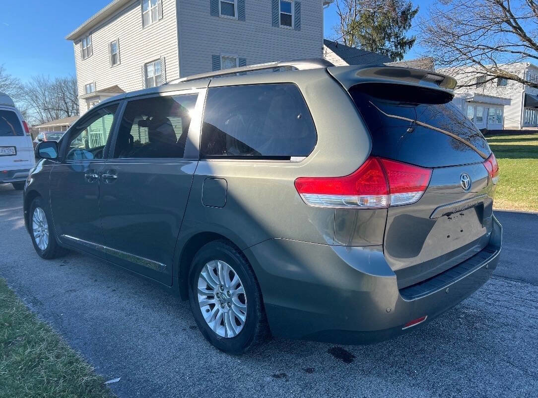 Used 2012 Toyota Sienna XLE w/ Premium Pkg FWD image 6