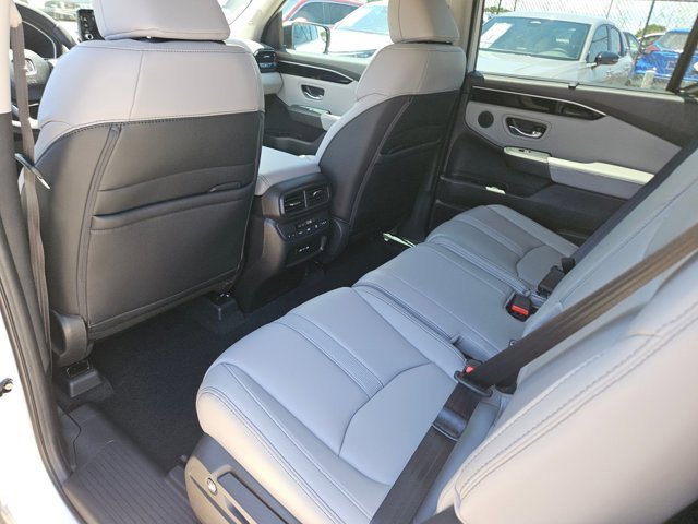 New 2025 Honda Pilot Touring image 11