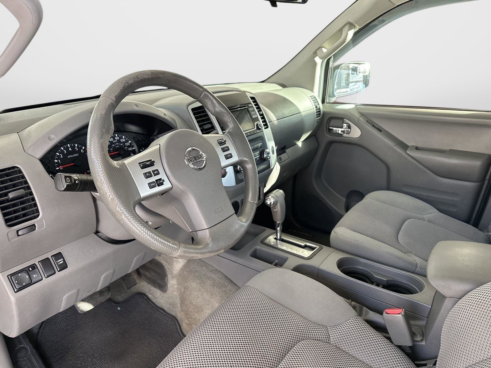 Used 2016 Nissan Frontier SV image 25