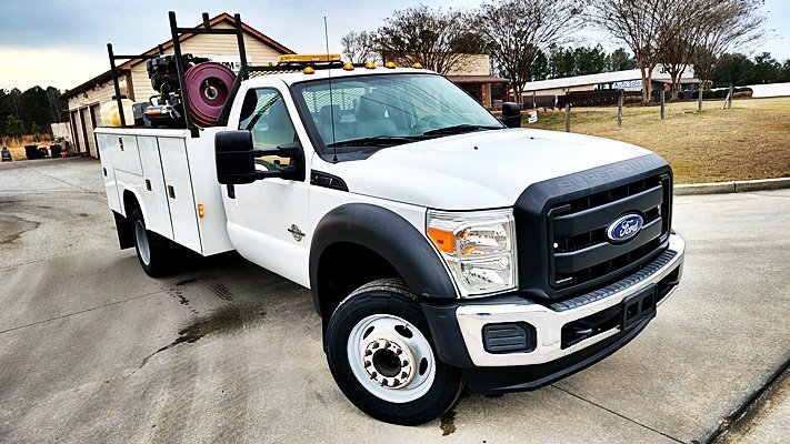 Used 2016 Ford F550 2WD Regular Cab Super Duty image 4