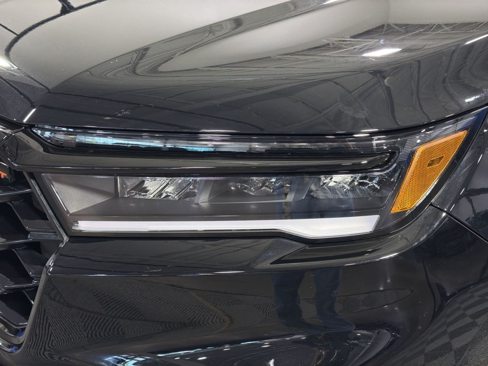 Used 2025 Honda Pilot TrailSport image 13