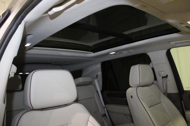 Used 2021 GMC Yukon Denali w/ Denali Premium Package image 14