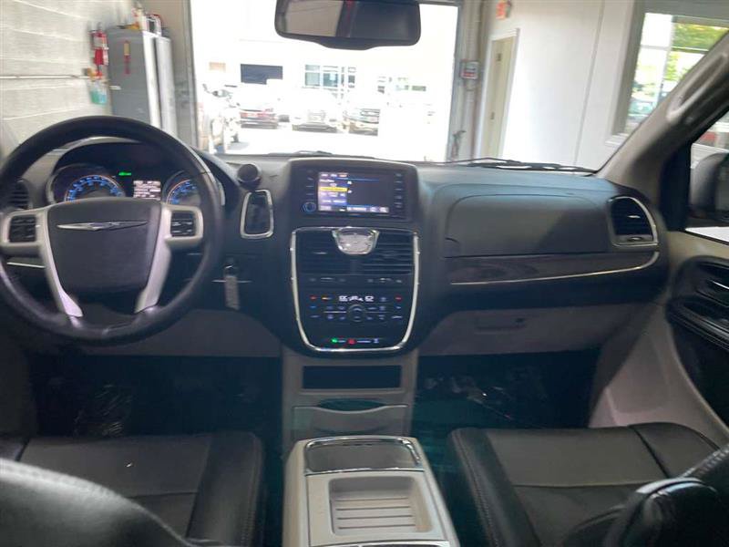 Used 2015 Chrysler Town & Country Touring-L w/ Driver Convenience Group FWD image 22