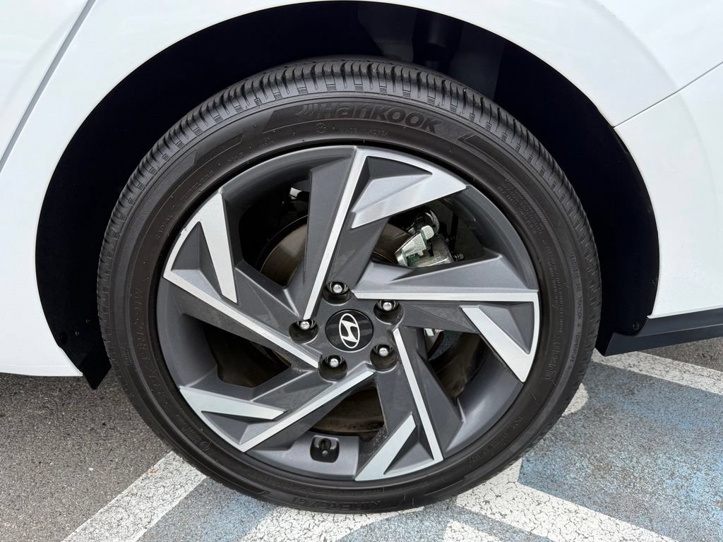 Certified 2025 Hyundai Elantra Limited w/ Cargo Package FWD image 27