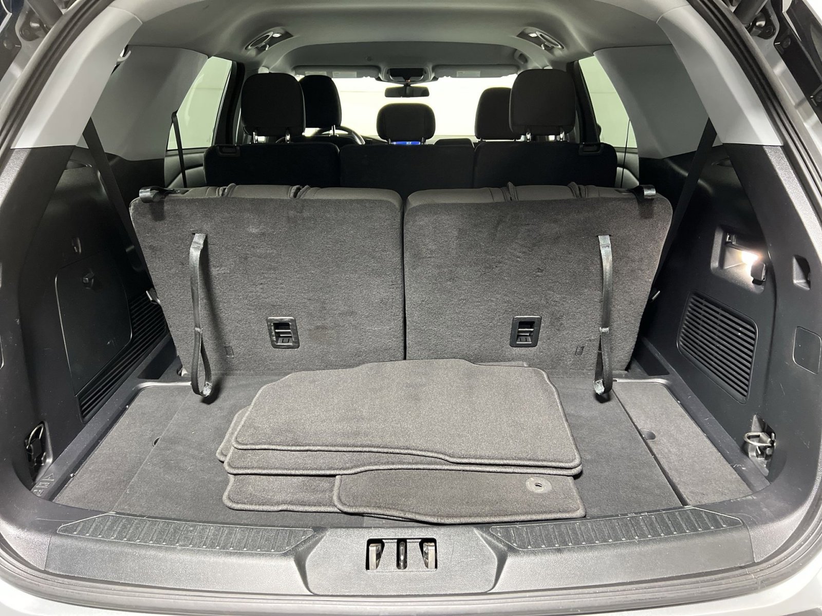 Used 2022 Ford Explorer XLT image 25