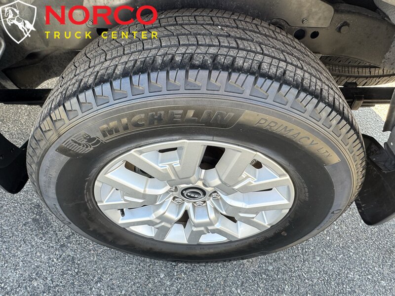 Used 2023 Nissan Frontier SV w/ Technology Package RWD image 12