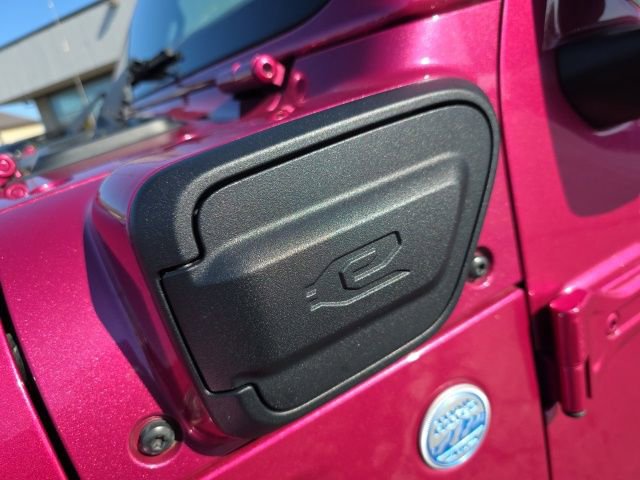 Used 2022 Jeep Wrangler Unlimited Sahara w/ Safety Group AWD/4WD image 62