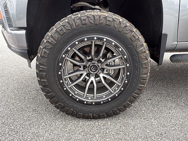 Used 2022 Chevrolet Silverado 1500 RST w/ LPO, Blackout Package AWD/4WD image 9