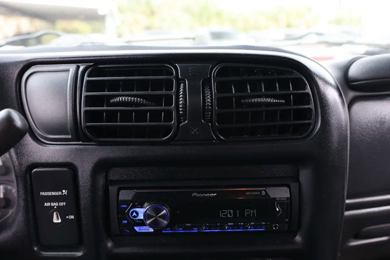 Used 2000 GMC Sonoma SLS w/ SLS Super Spec Pkg 1 image 24