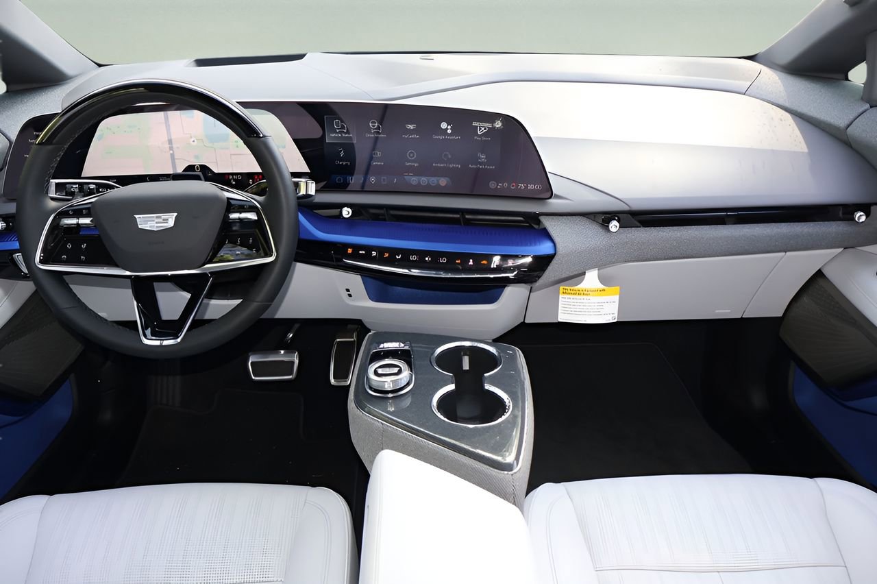 New 2026 Cadillac Optiq Luxury 2 RWD image 14
