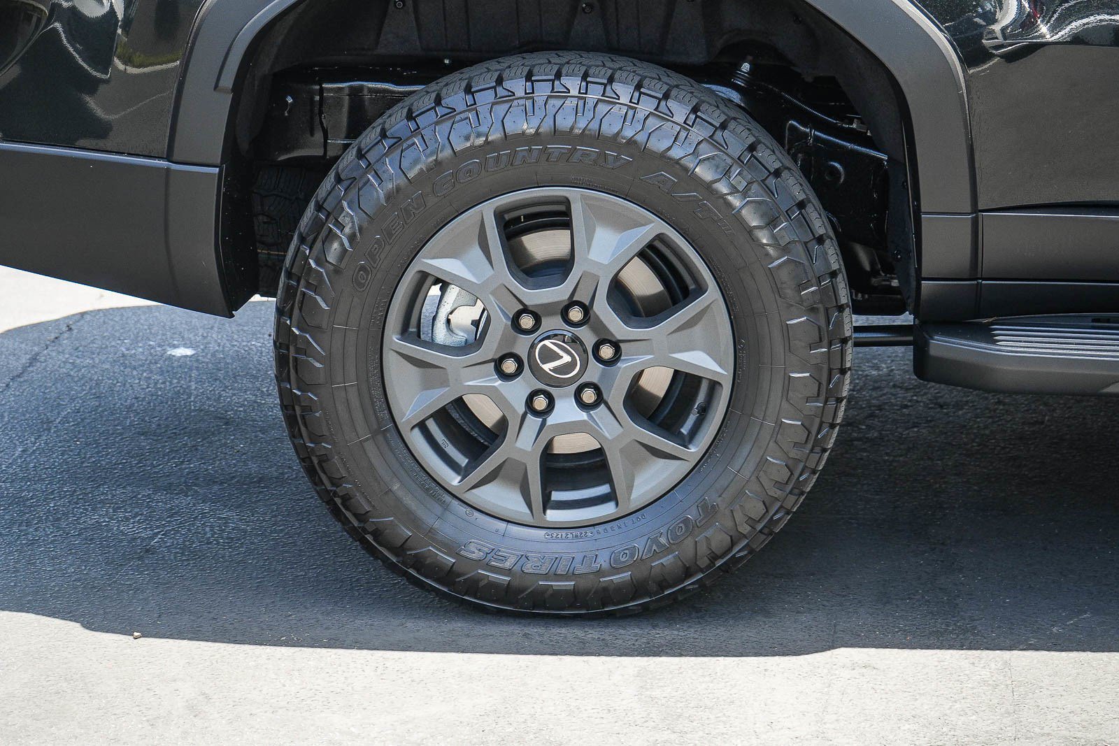 Used 2025 Lexus GX 550 AWD/4WD image 11