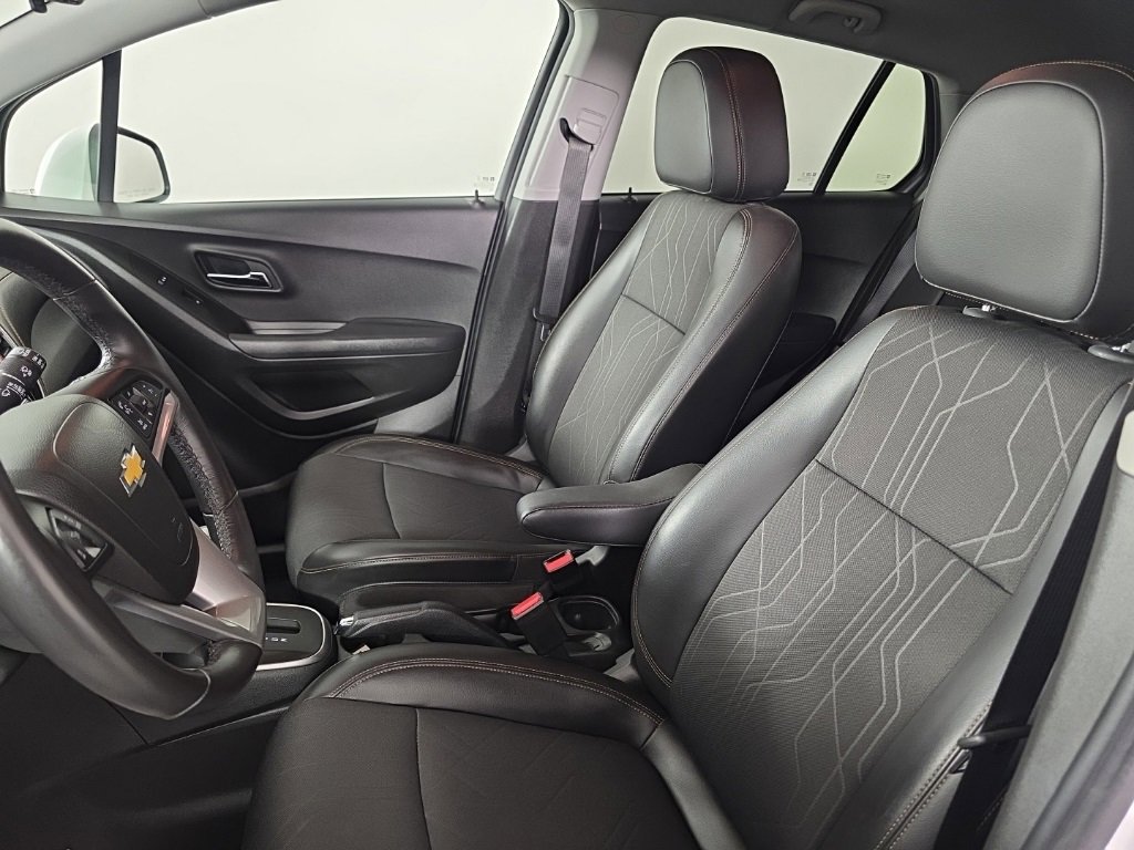 Used 2019 Chevrolet Trax LT w/ LT Convenience Package image 15