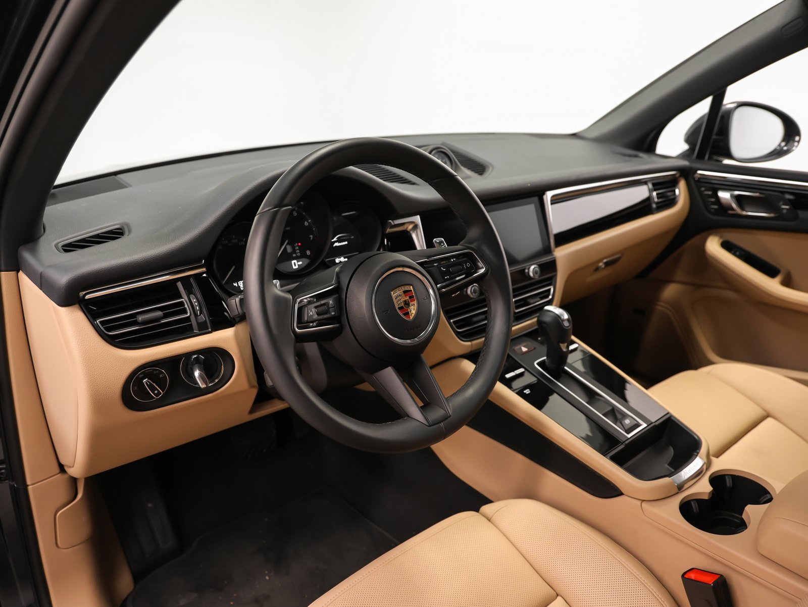 Used 2025 Porsche Macan image 4