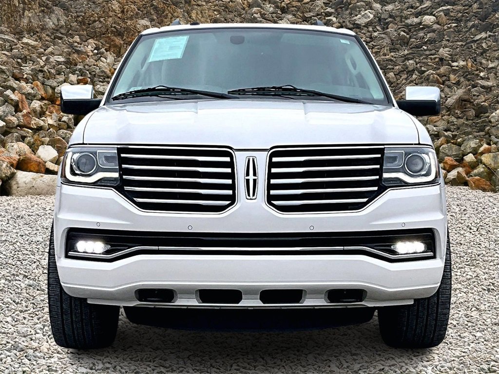 Used 2017 Lincoln Navigator Reserve image 3