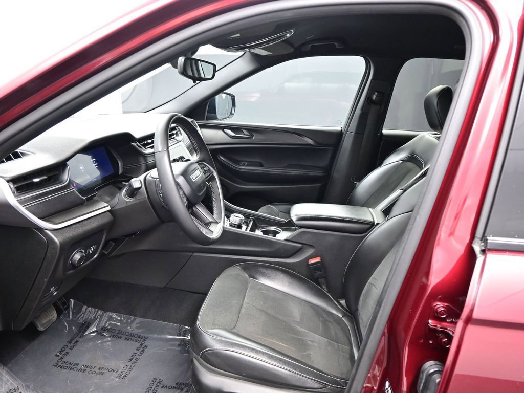 Used 2024 Jeep Grand Cherokee Altitude image 8