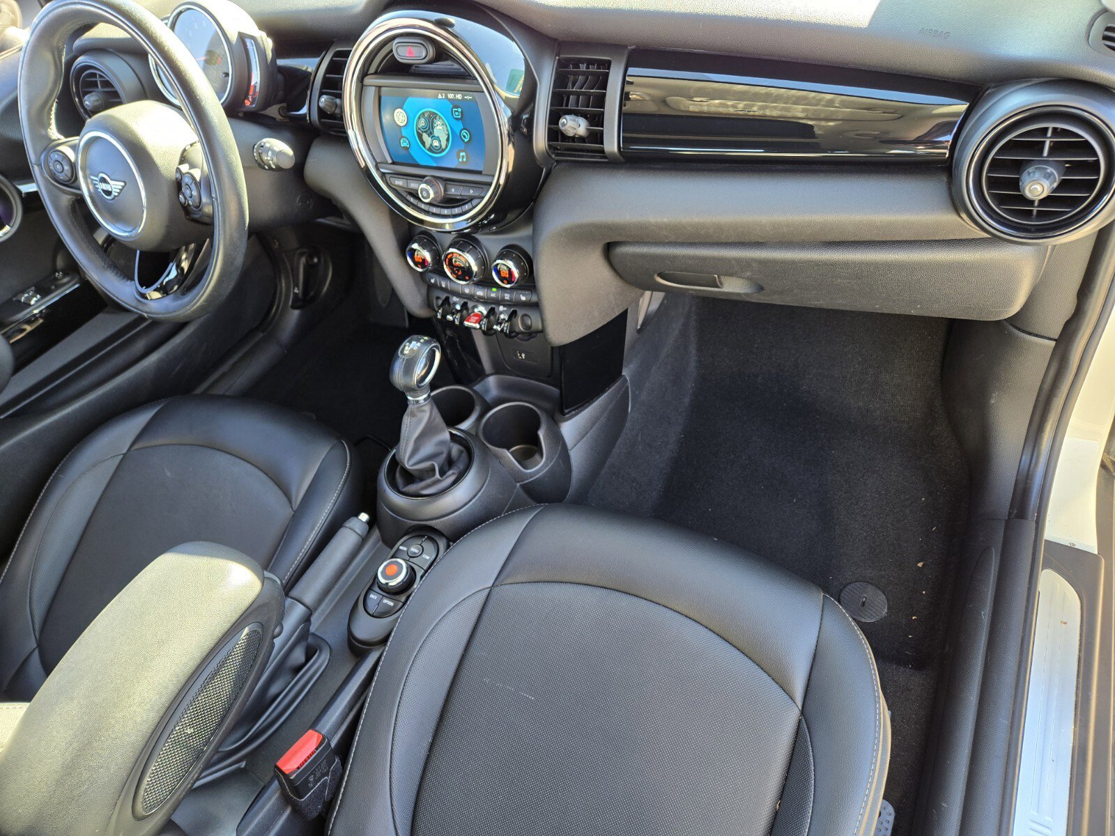 Used 2019 MINI Cooper 2-Door Hardtop image 17