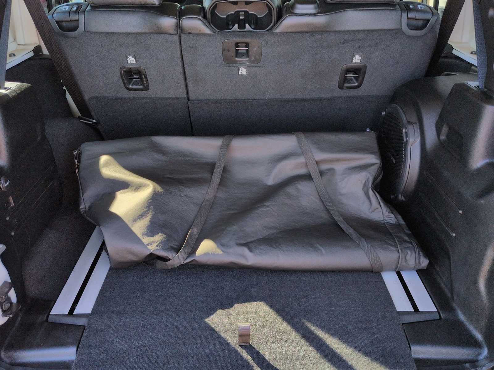 Used 2022 Jeep Wrangler Unlimited Rubicon w/ Steel Bumper Group image 35