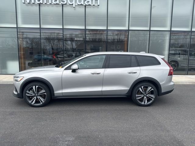 Certified 2025 Volvo V60 B5 Cross Country Plus image 2