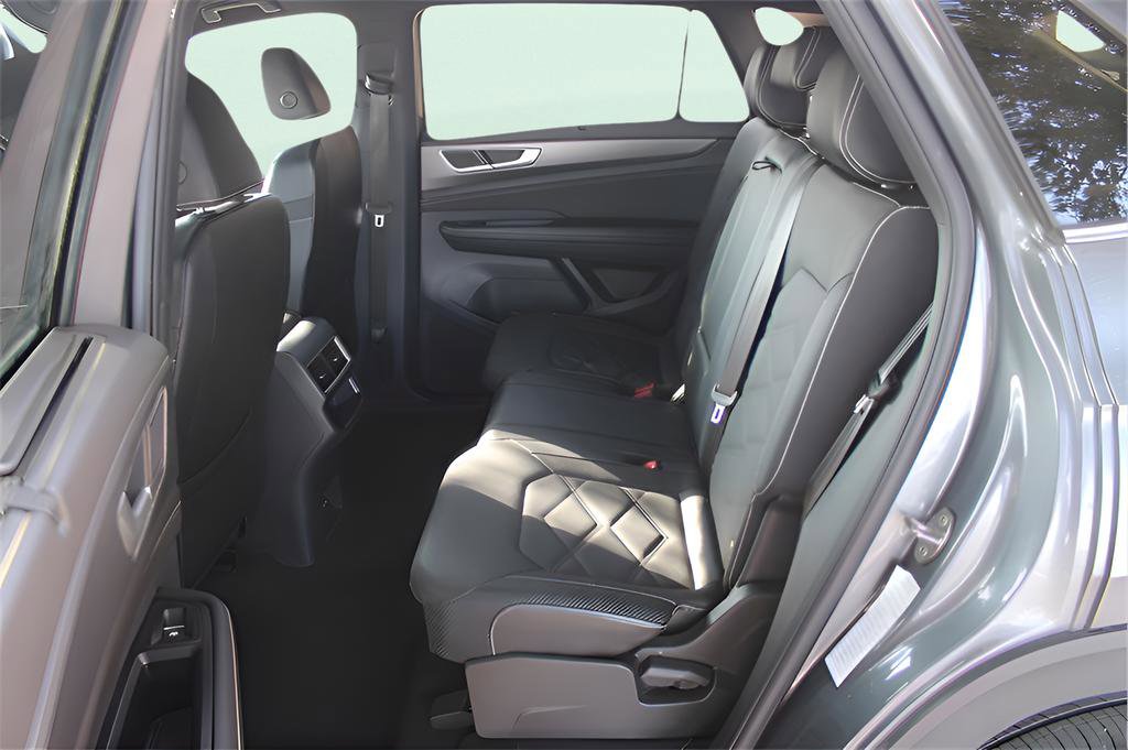 Used 2024 Volkswagen Atlas Cross Sport SE image 12