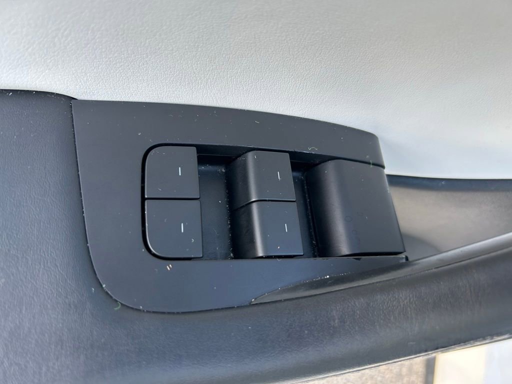 Used 2022 Tesla Model Y Long Range image 16