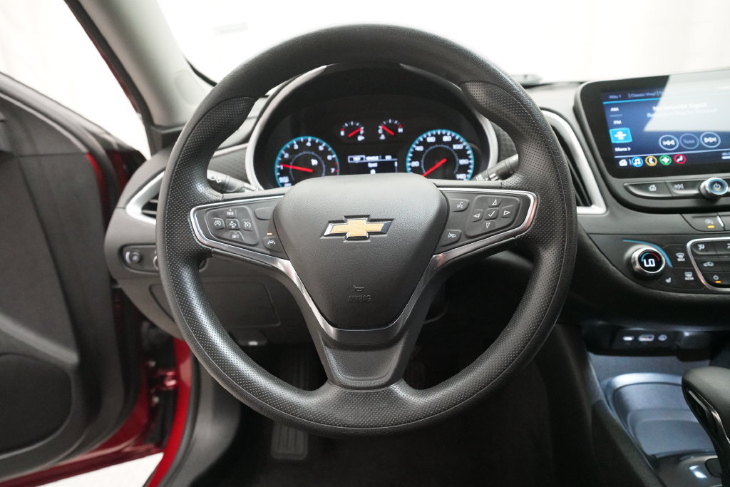 Used 2025 Chevrolet Malibu LT FWD image 4