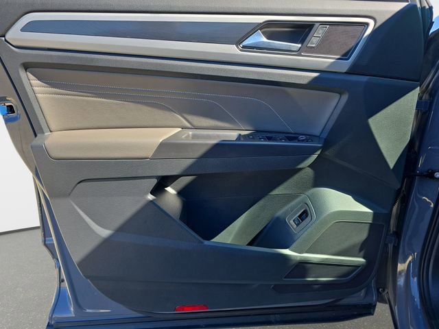 Used 2022 Volkswagen Atlas Cross Sport SEL R-Line AWD/4WD image 30