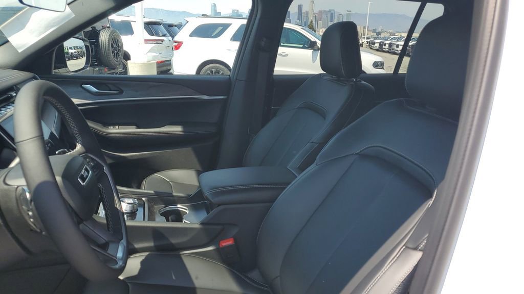 New 2025 Jeep Grand Cherokee L Limited w/ Black Appearance Package image 19