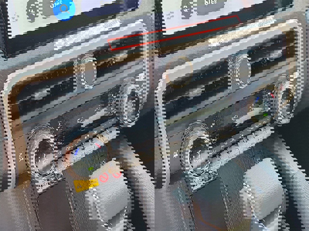 Used 2025 Toyota Tacoma Limited image 25