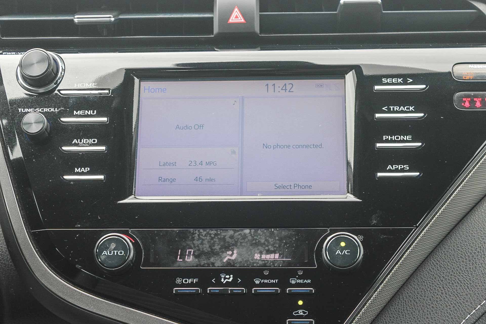 Used 2019 Toyota Camry SE w/ Carpet Mat Package FWD image 15