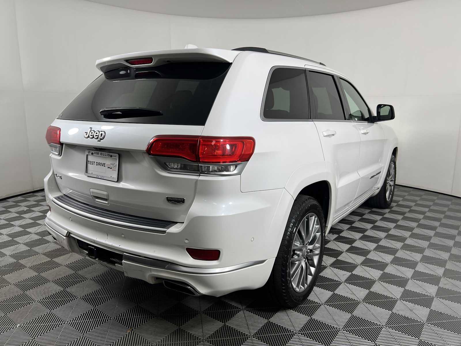 Used 2017 Jeep Grand Cherokee Summit w/ Platinum Series Group AWD/4WD image 17