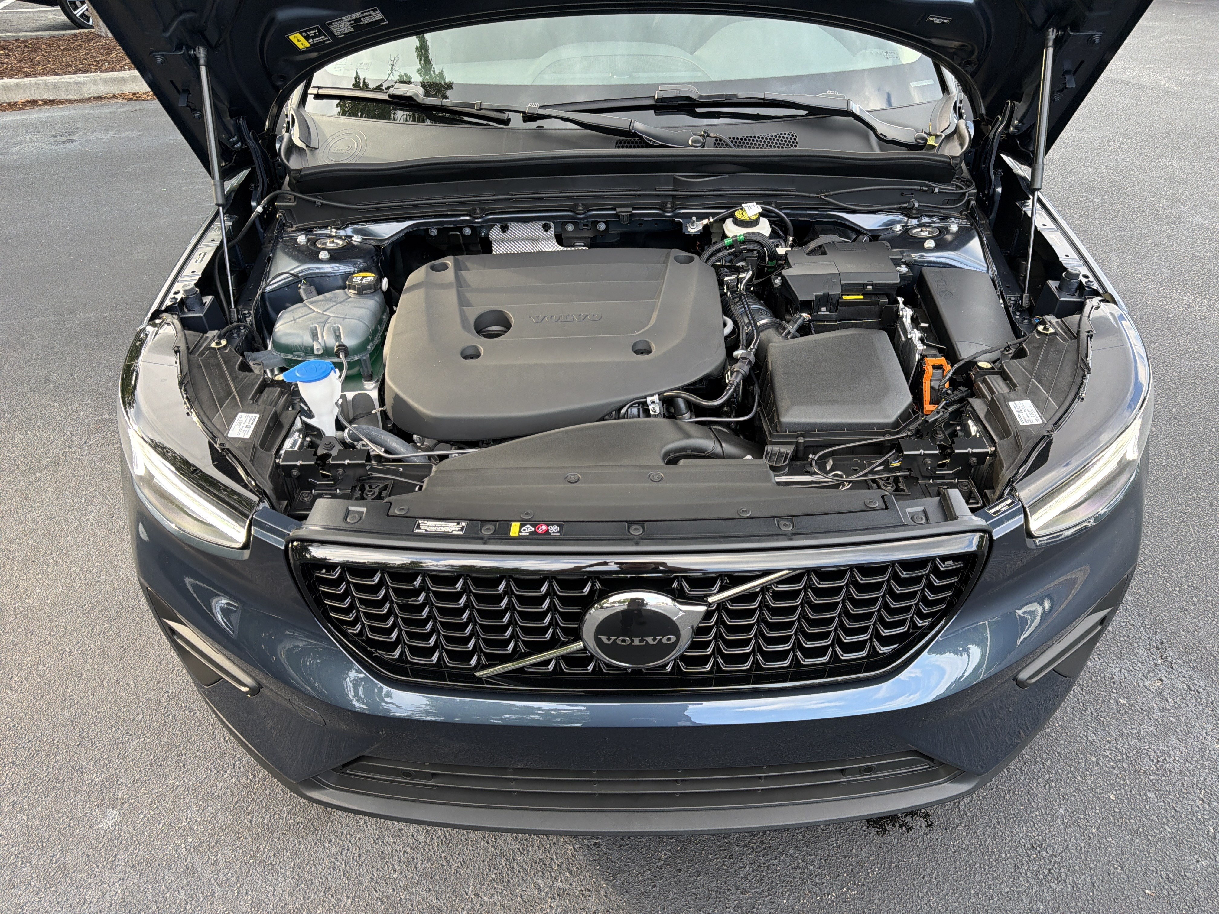 New 2026 Volvo XC40 B4 Core w/ Climate Package FWD image 36