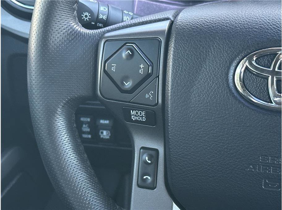 Used 2017 Toyota Tacoma TRD Sport w/ Tow Package (A/T) image 19