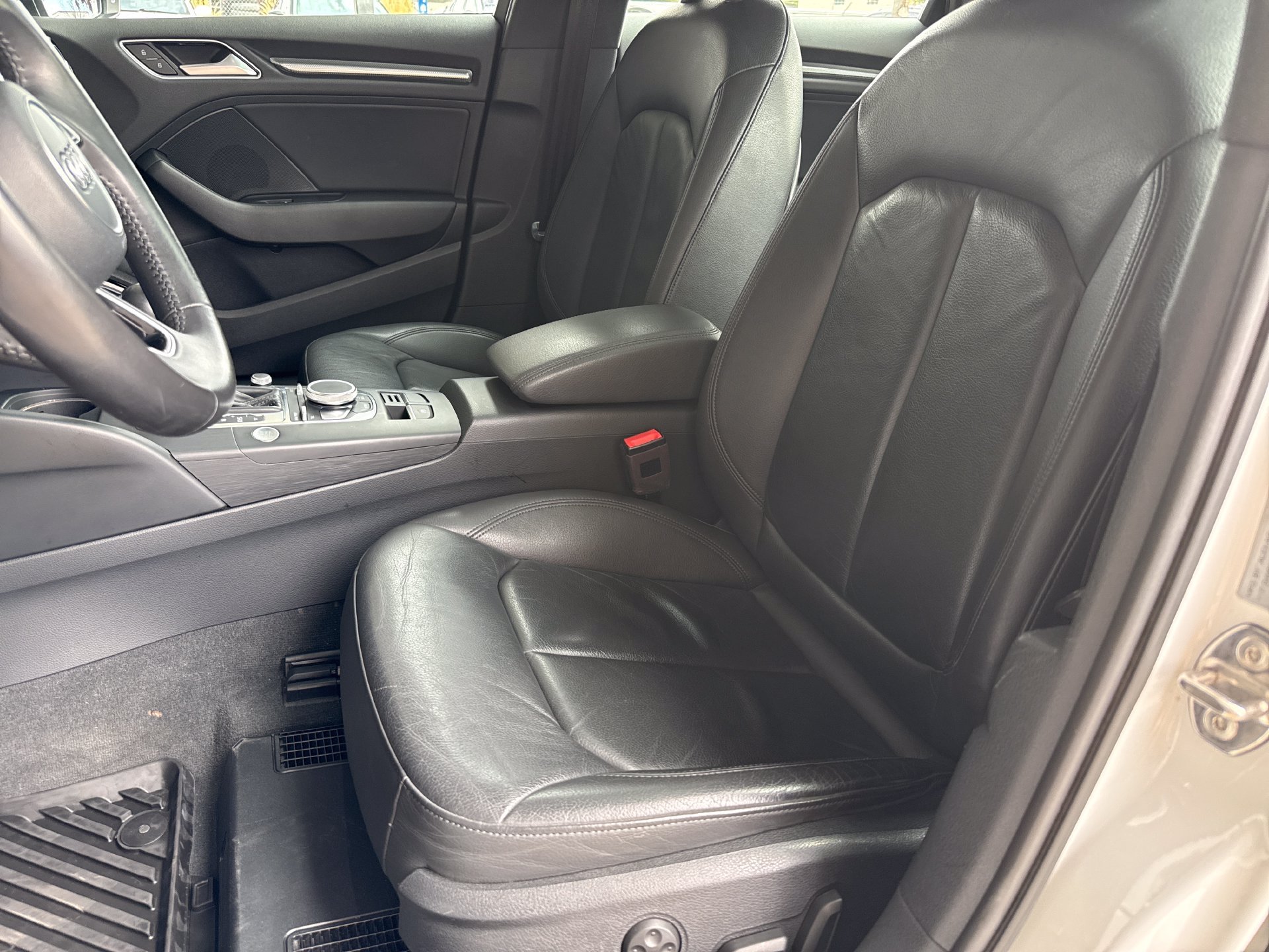 Used 2018 Audi A3 e-tron Premium Plus w/ Technology Package FWD image 16