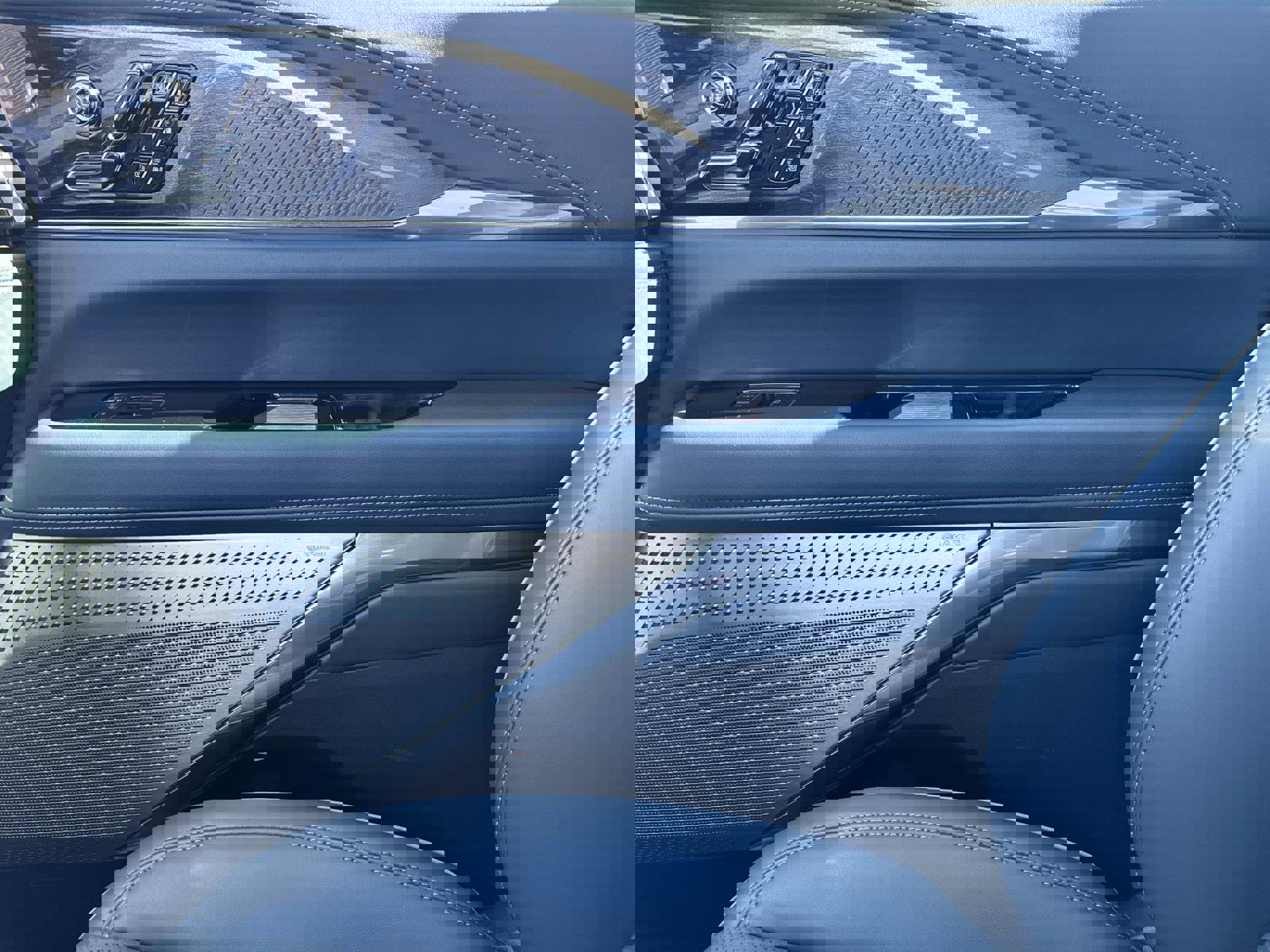 Used 2025 Cadillac Escalade IQ Sport 2 image 23