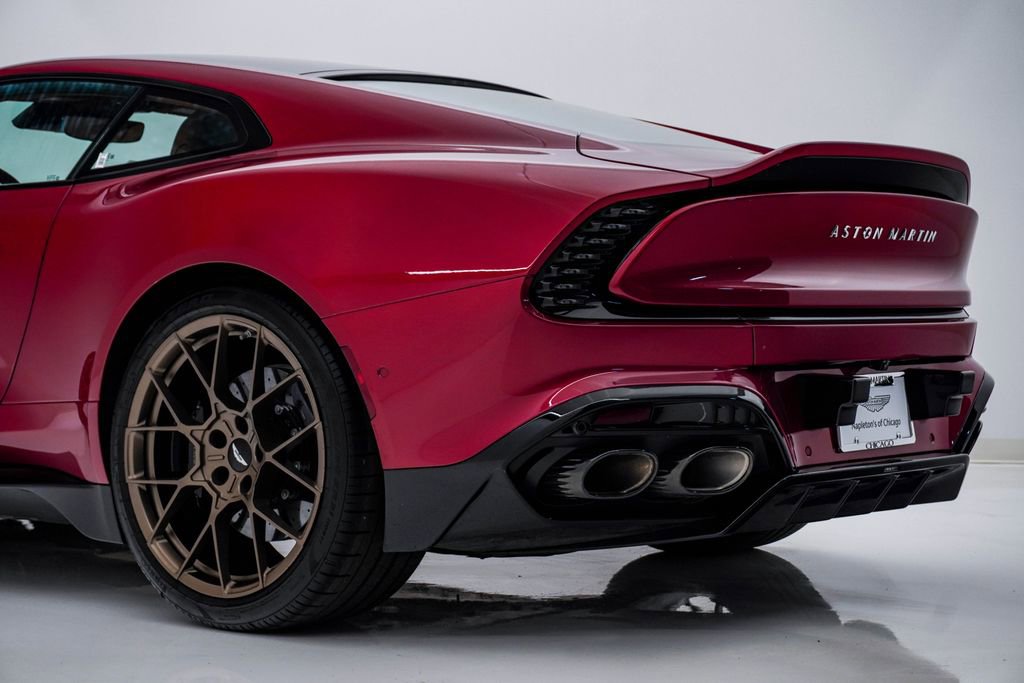 Used 2025 Aston Martin Vanquish RWD image 11