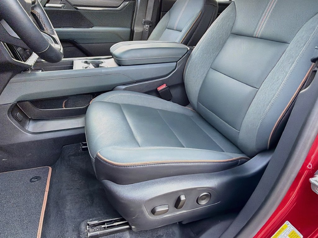 Used 2025 GMC Acadia AT4 AWD/4WD image 13