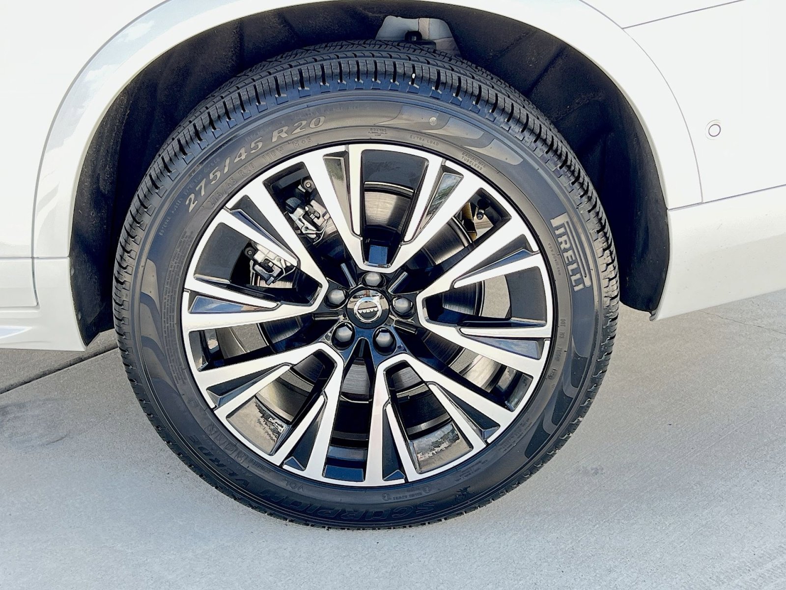 Certified 2025 Volvo XC90 T8 Plus w/ Protection Package Premier image 12