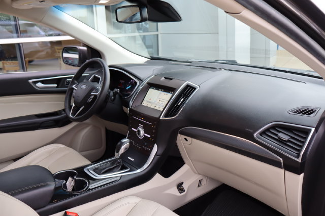 Used 2018 Ford Edge Titanium w/ Equipment Group 301A AWD/4WD image 39