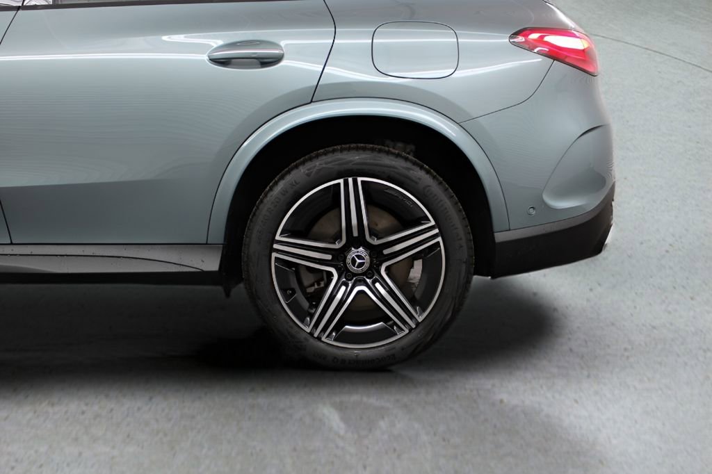 Used 2025 Mercedes-Benz GLC 350e 4MATIC image 34