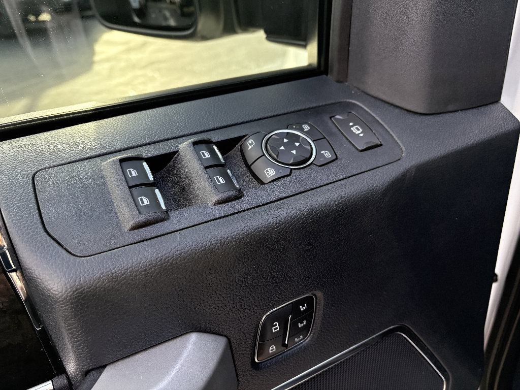 Certified 2022 Ford F350 Lariat w/ Camper Package image 15