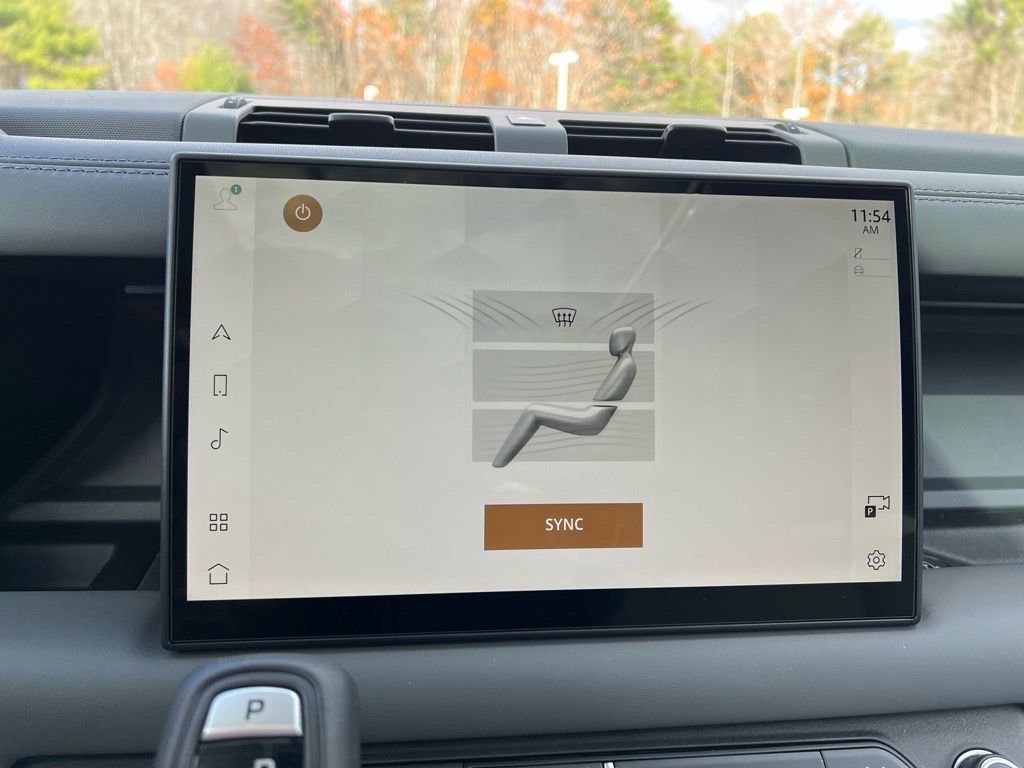 New 2025 Land Rover Defender 110 X-Dynamic SE image 19